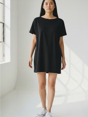 Trina Turk Black Short Sleeve Tee shirt dress sz small